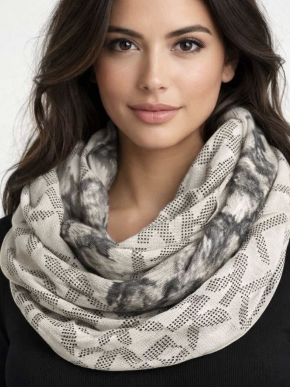 Michael Kors MK Infinity Scarf Reversible Gray Ivory